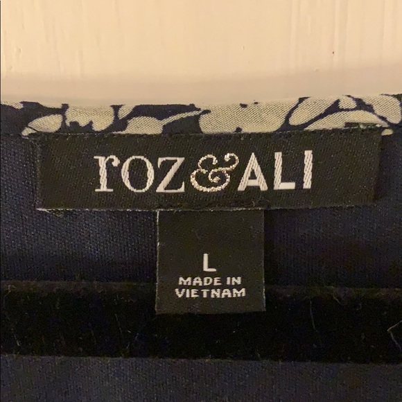 Navy blue blouse with white flowers - Picture 4 of 5